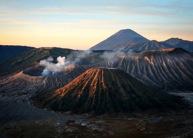 Il Monte Bromo all'alba, Giava.
©Copyright Nicholas Olesen/Getty Images