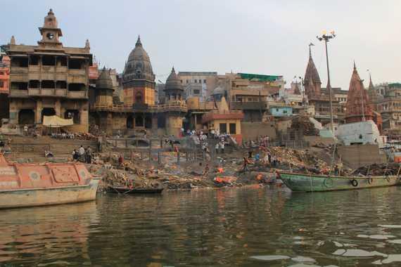 rio ganges en varanasi en india