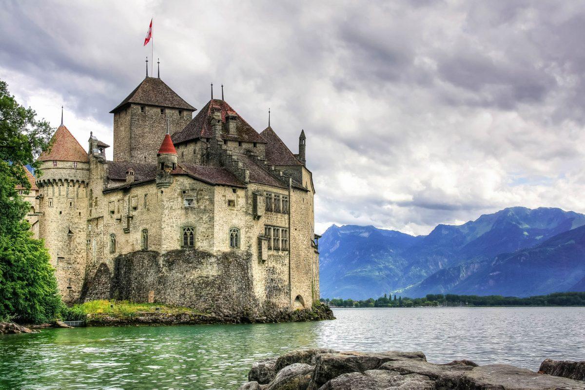 Chillon Castle sits picturesquely on a rocky island on Lake Geneva and is one of the most beautiful moated castles in Switzerland - © Yü Lan / Fotolia