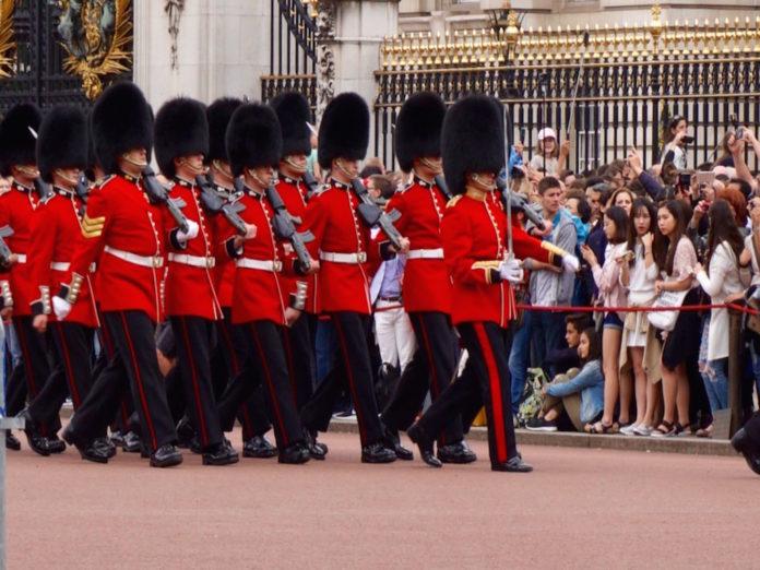 Londres: Troca de guarda no Palácio de Buckingham